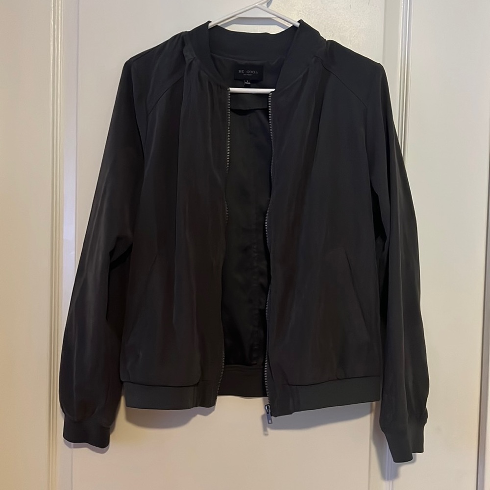 Gray zip up light weight jacket